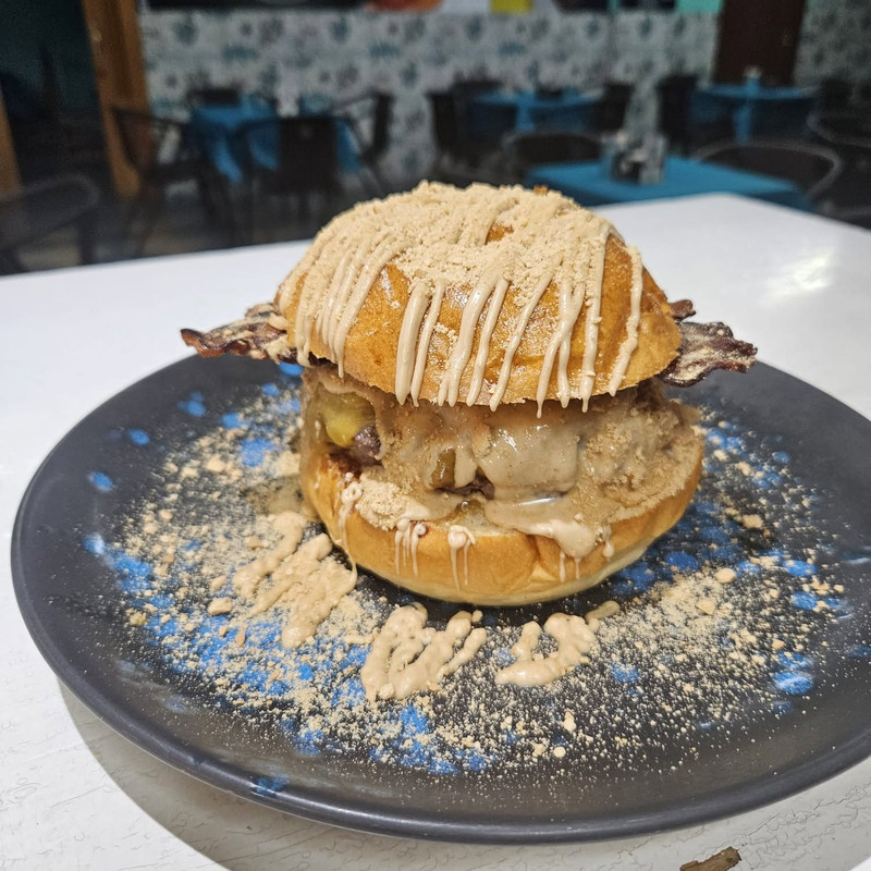 Nameless Pizzería & Burguer 10