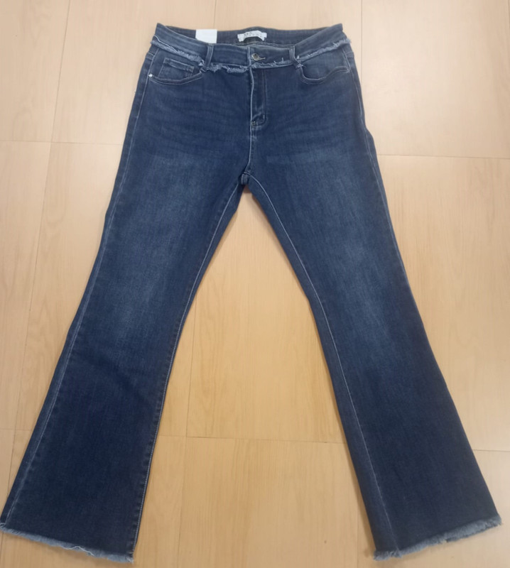 Pantalón Vaquero Azul Oscuro con campana desflecado