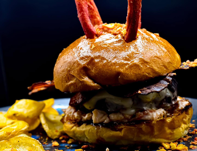 Nameless Pizzería & Burguer 11