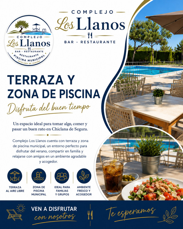 Terraza y zona de piscina en Complejo Los Llanos